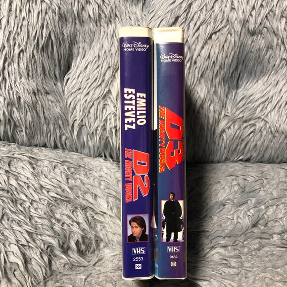 D2 & D3: The Mighty Ducks VHS Clamshell Emilio Estevez Lot of 2 - Picture 3 of 5